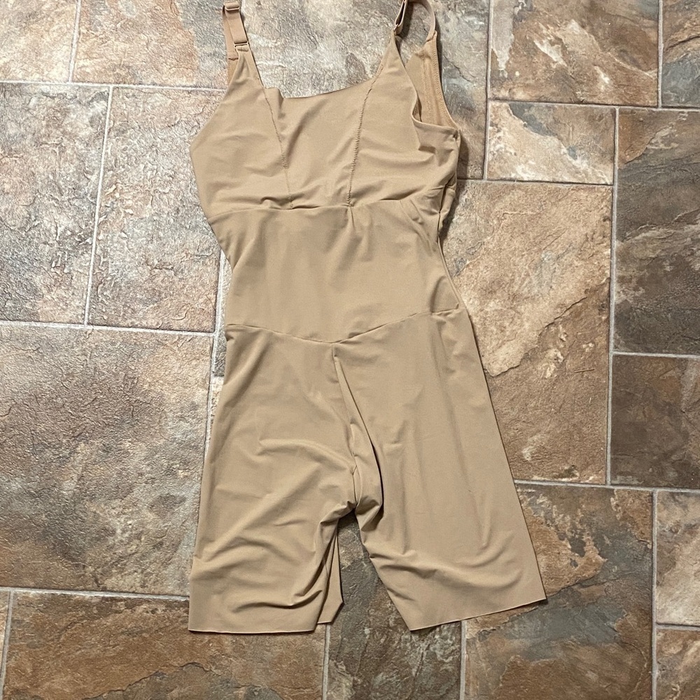 Maidenform Body Shaper Women's Medium Beige Open Bust Long Leg Shapewear